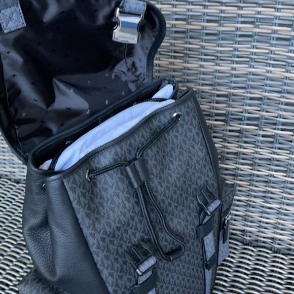 Michael Kors Cooper Signature Large Pocket Backpack Fur Trim - Picture 11 of 16